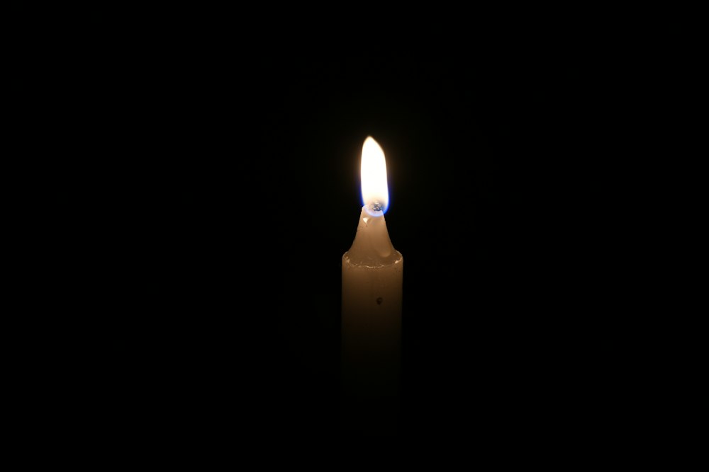 Vela acesa durante falta de energia
